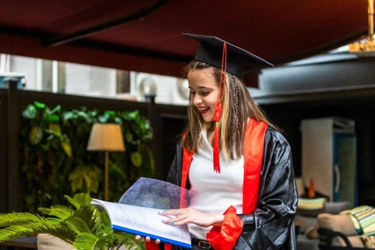 How to Get Scholarship to Study Abroad After 12th
