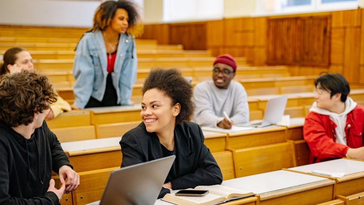 students discussion in university